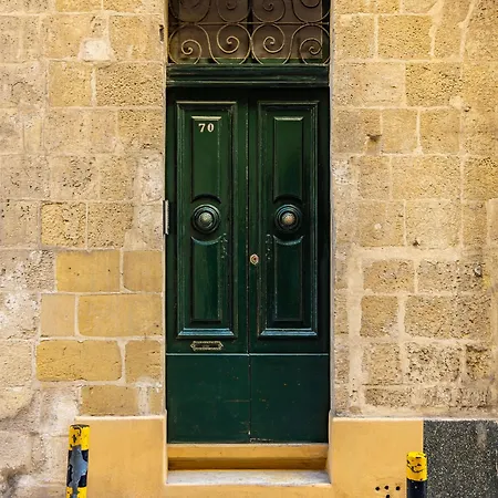 Appartamento Traditional Maltese Styled 2br With Large Maltese Balcony & Internal Yard - Located In The Heart Of - Maltese Capital *