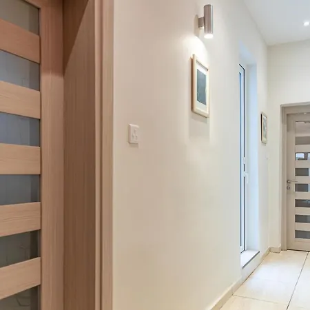 Traditional Maltese Styled 2br With Large Maltese Balcony & Internal Yard - Located In The Heart Of - Maltese Capital Apartment Valletta