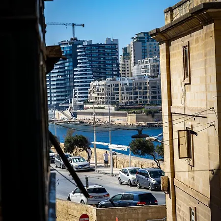 Apartment Traditional Maltese Styled 2br With Large Maltese Balcony & Internal Yard - Located In The Heart Of - Maltese Capital