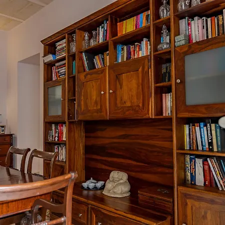 Traditional Maltese Styled 2br With Large Maltese Balcony & Internal Yard - Located In The Heart Of - Maltese Capital Apartment Valletta