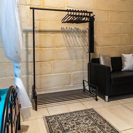 Apartment Traditional Maltese Styled 2br With Large Maltese Balcony & Internal Yard - Located In The Heart Of - Maltese Capital *