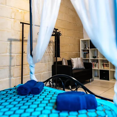 Apartment Traditional Maltese Styled 2br With Large Maltese Balcony & Internal Yard - Located In The Heart Of - Maltese Capital *