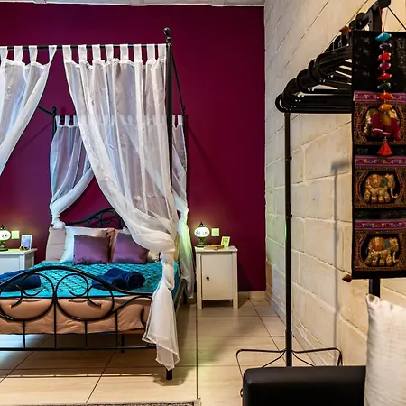 Apartment Traditional Maltese Styled 2br With Large Maltese Balcony & Internal Yard - Located In The Heart Of - Maltese Capital Valletta
