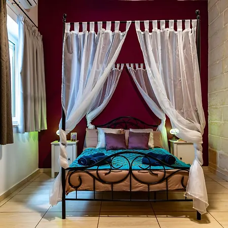 Apartment Traditional Maltese Styled 2br With Large Maltese Balcony & Internal Yard - Located In The Heart Of - Maltese Capital