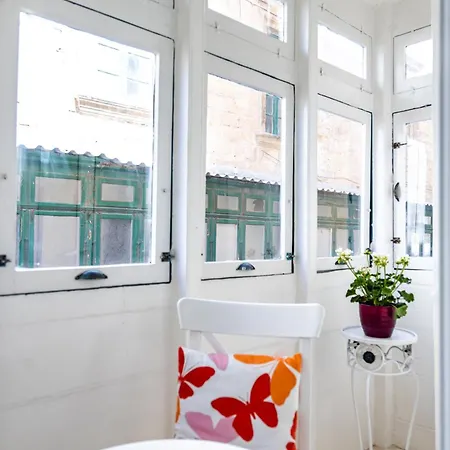 Apartment Traditional Maltese Styled 2br With Large Maltese Balcony & Internal Yard - Located In The Heart Of - Maltese Capital Valletta