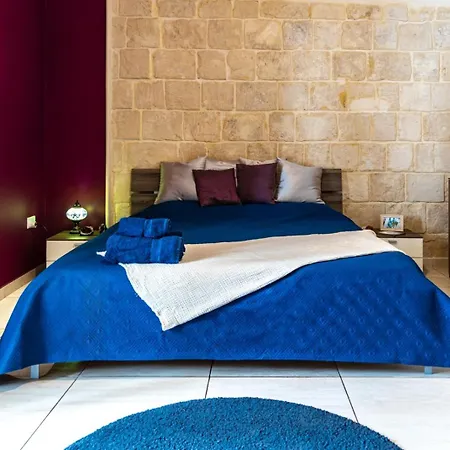 Traditional Maltese Styled 2br With Large Maltese Balcony & Internal Yard - Located In The Heart Of - Maltese Capital Apartment *